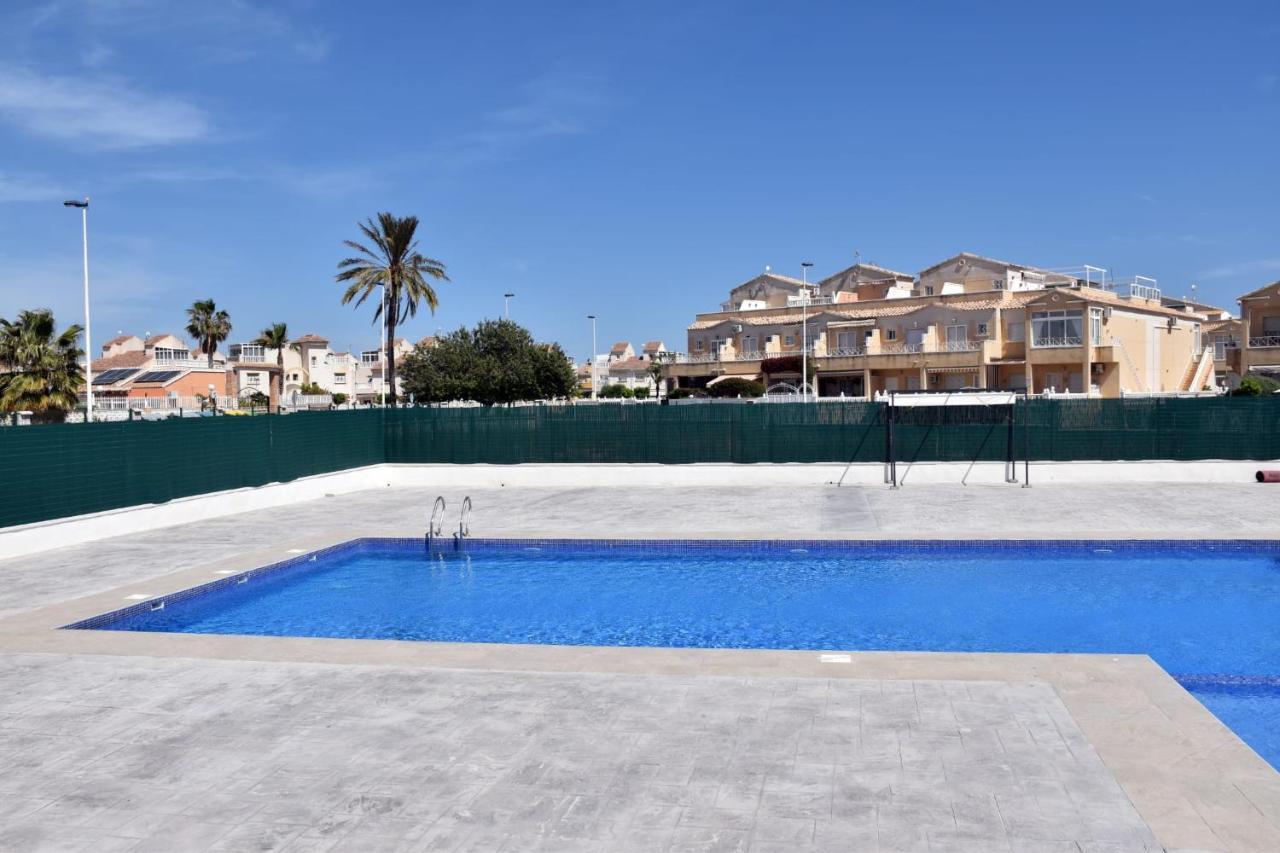 Casa Alex Torrevieja- Holiday House - Con Piscina Comunitaria Dış mekan fotoğraf