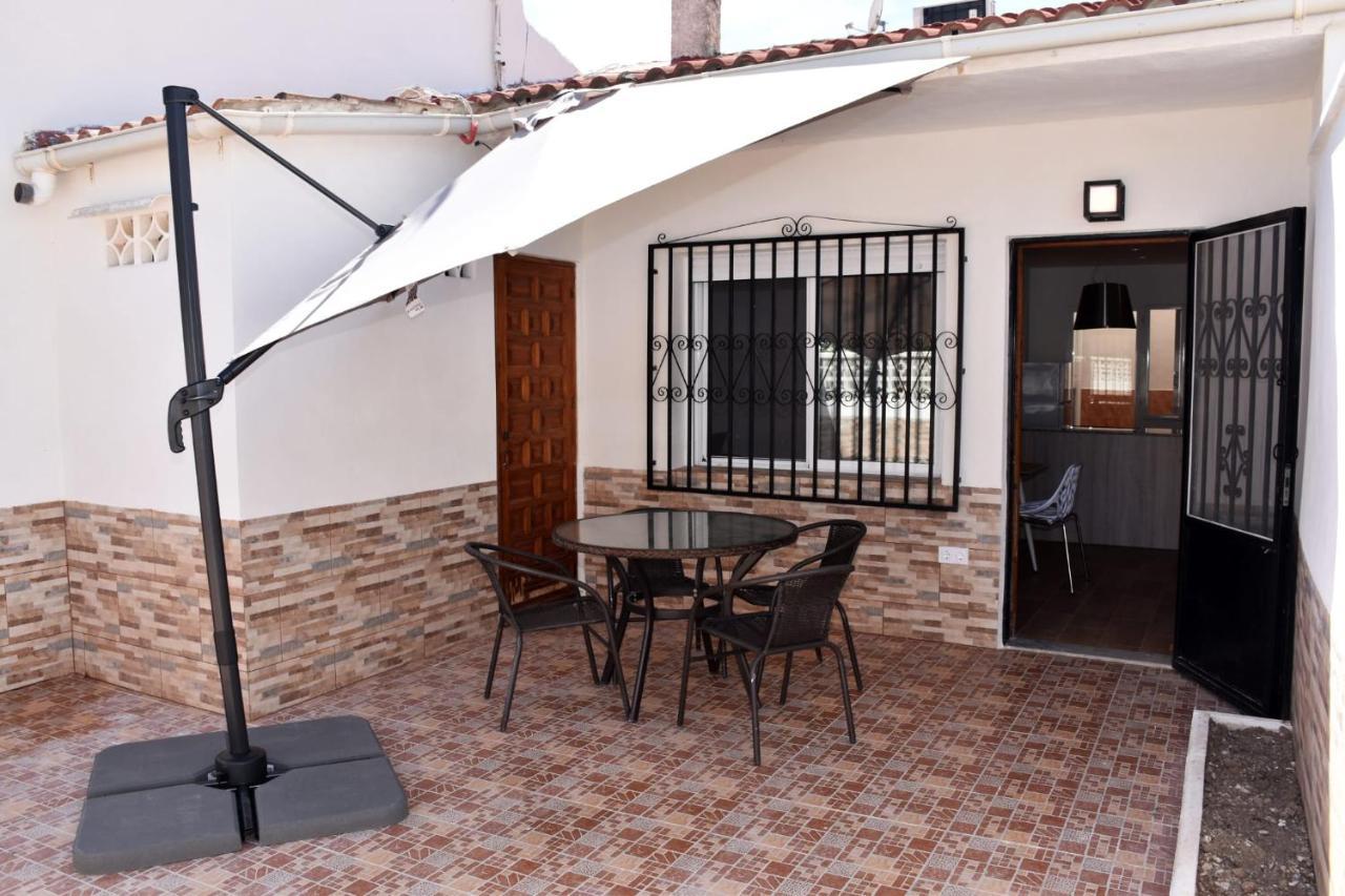 Casa Alex Torrevieja- Holiday House - Con Piscina Comunitaria Dış mekan fotoğraf