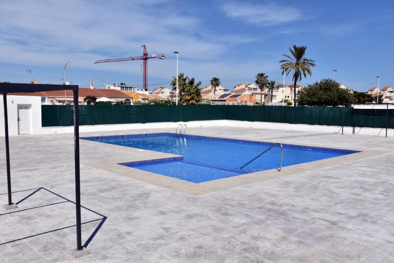 Casa Alex Torrevieja- Holiday House - Con Piscina Comunitaria Dış mekan fotoğraf